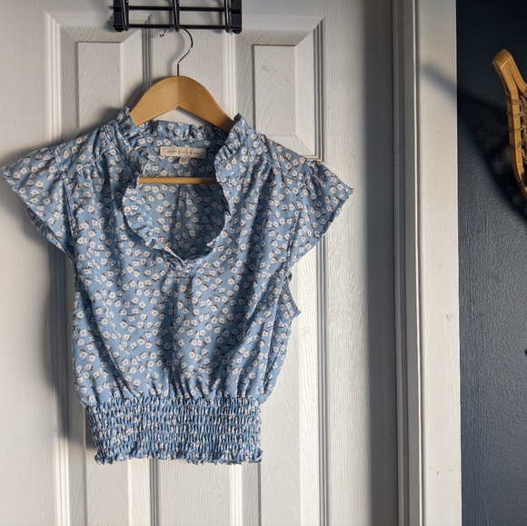 FREE with purchase 🤩 Monteau blue floral top. - Picture 1 of 4